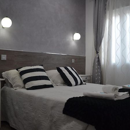 Hostal Meyra Madrid Kültér fotó