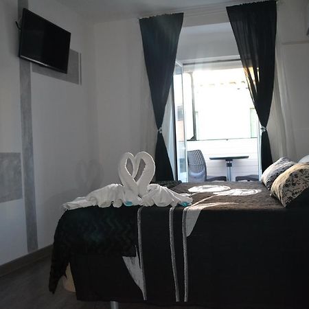 Hostal Meyra Madrid Kültér fotó