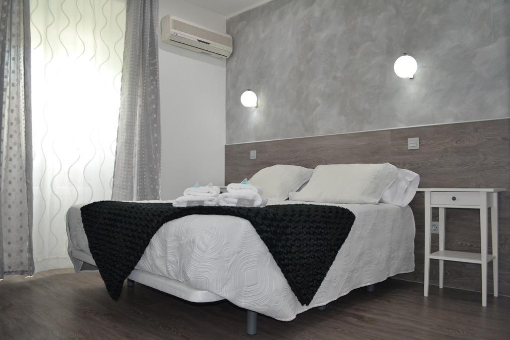 Hostal Meyra Madrid Kültér fotó