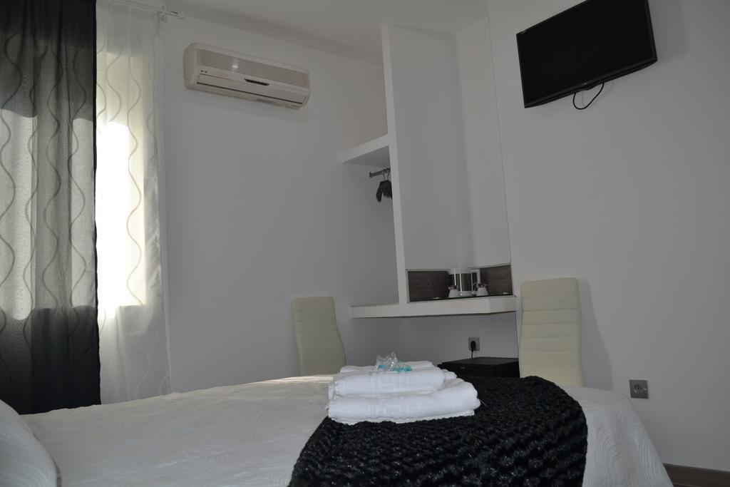 Hostal Meyra Madrid Kültér fotó