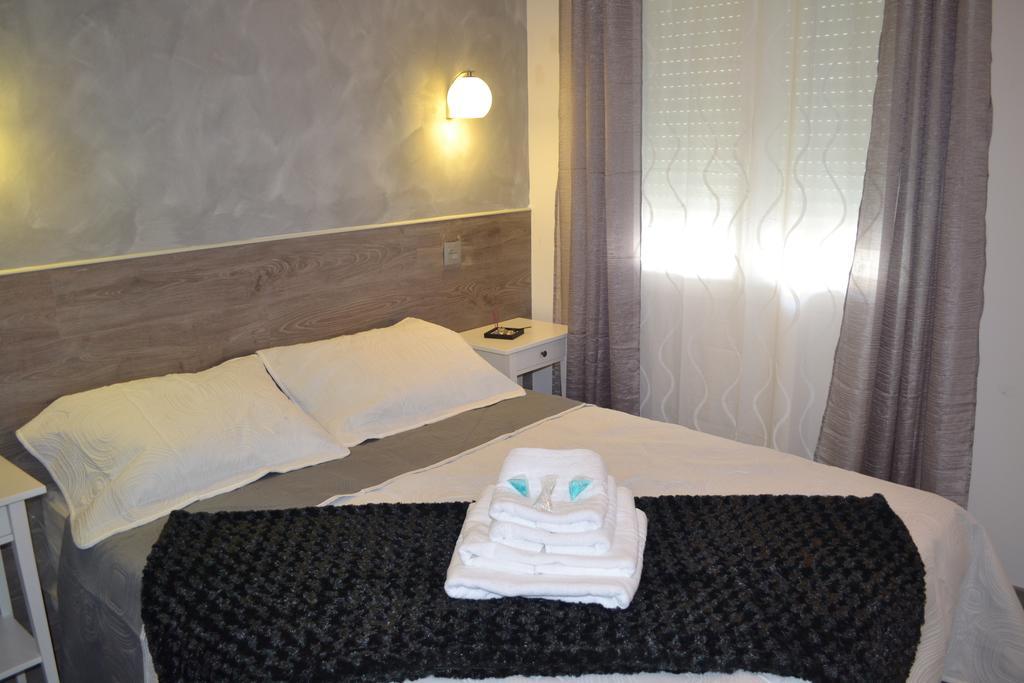 Hostal Meyra Madrid Kültér fotó
