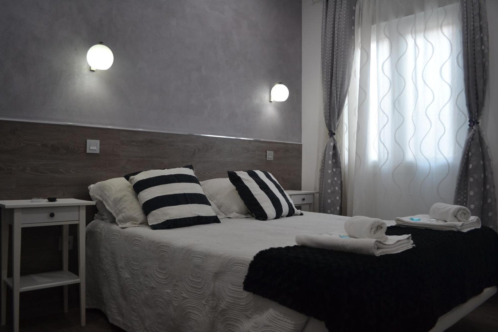 Hostal Meyra Madrid Kültér fotó