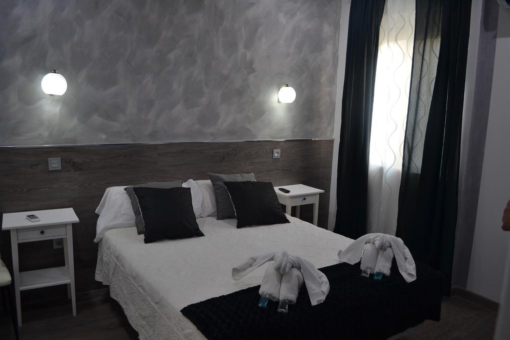 Hostal Meyra Madrid Kültér fotó