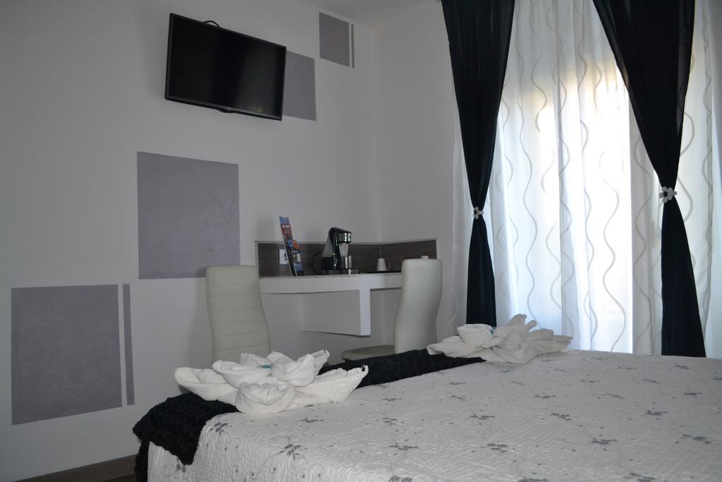 Hostal Meyra Madrid Kültér fotó