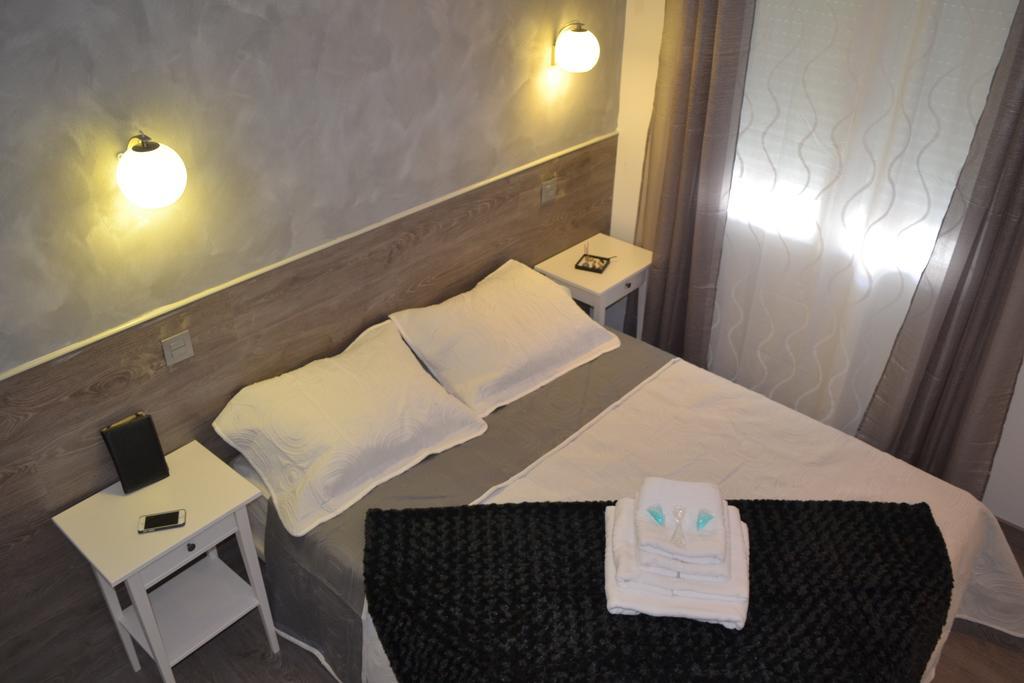 Hostal Meyra Madrid Kültér fotó