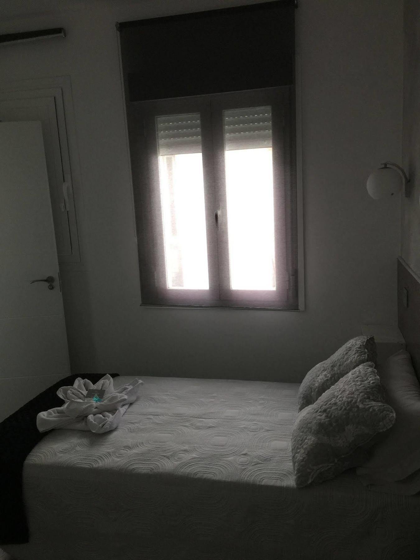 Hostal Meyra Madrid Kültér fotó