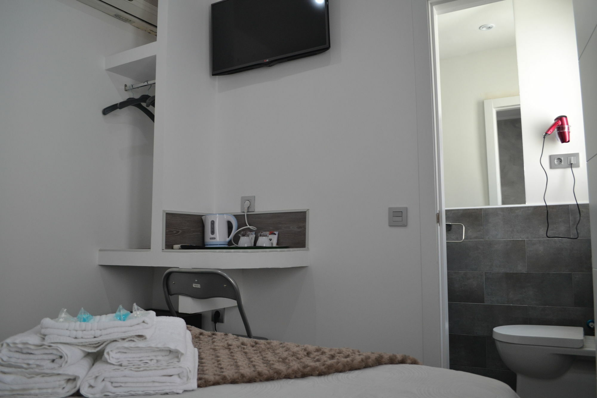 Hostal Meyra Madrid Kültér fotó