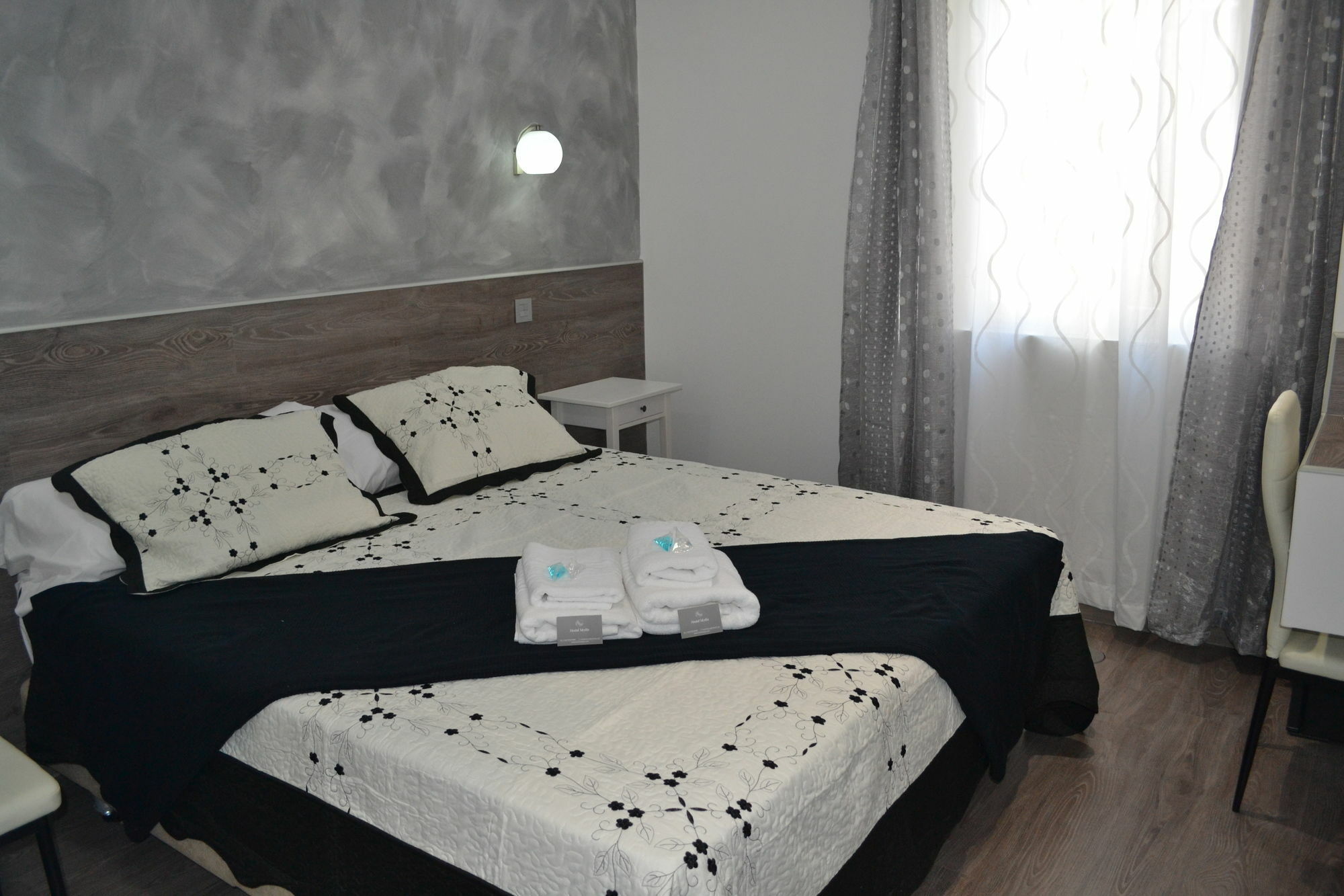 Hostal Meyra Madrid Kültér fotó