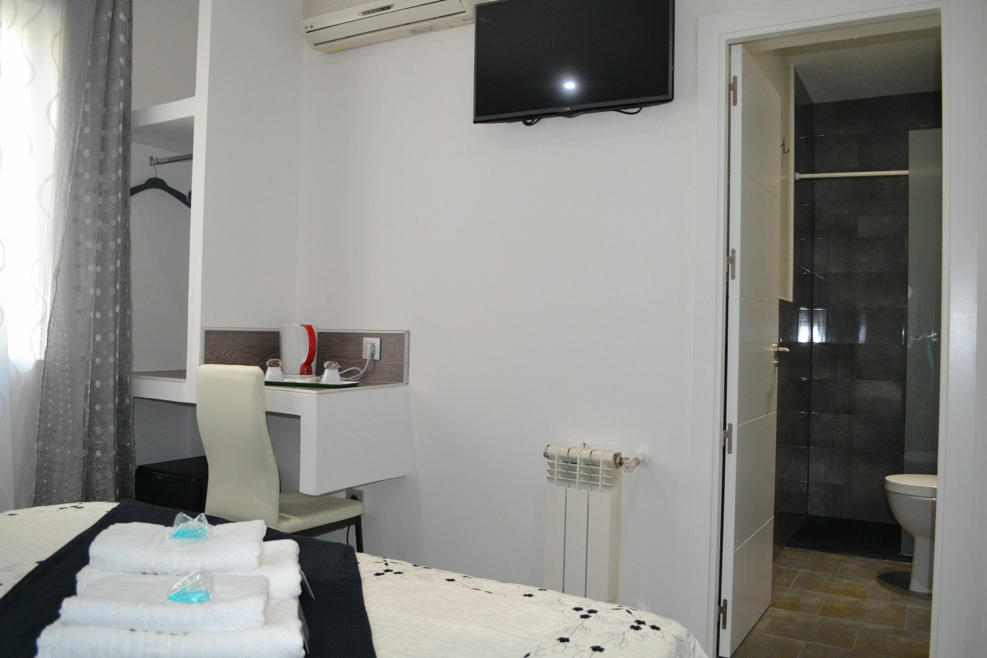 Hostal Meyra Madrid Kültér fotó