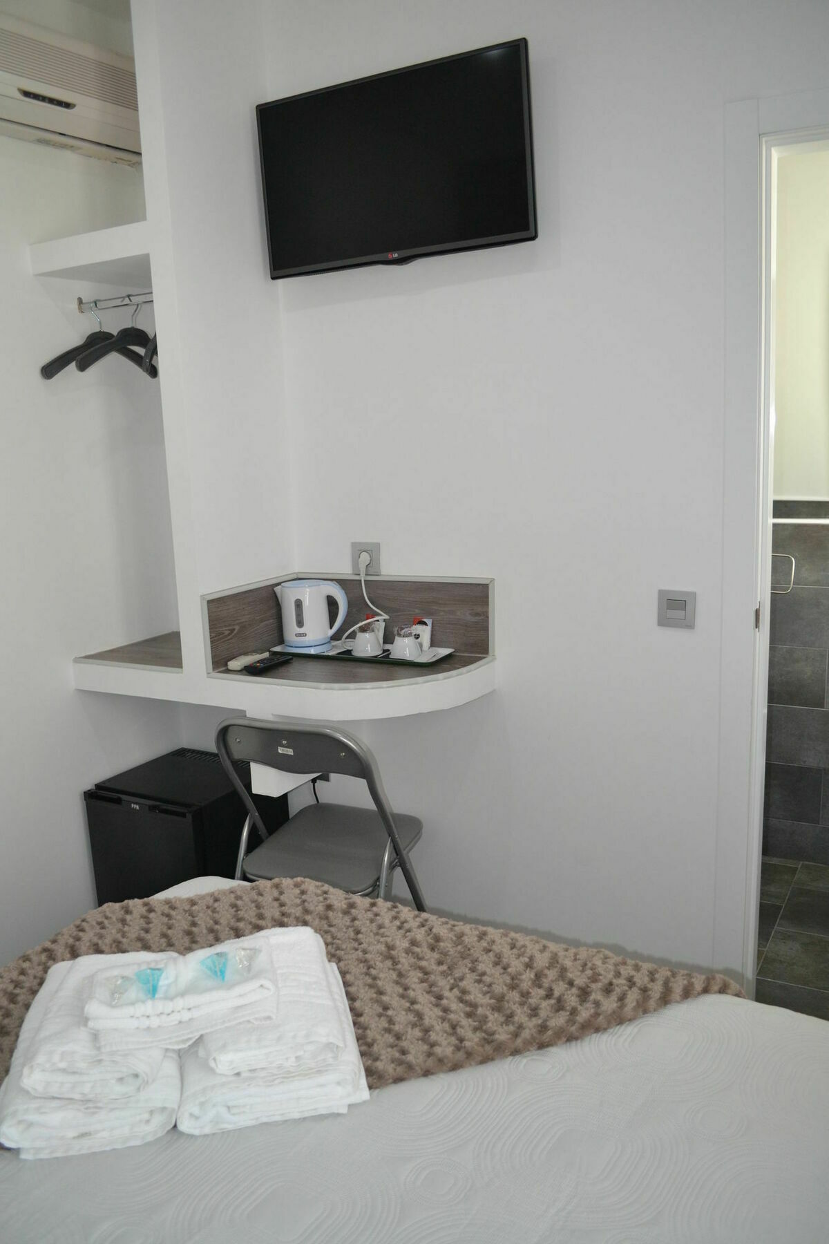 Hostal Meyra Madrid Kültér fotó