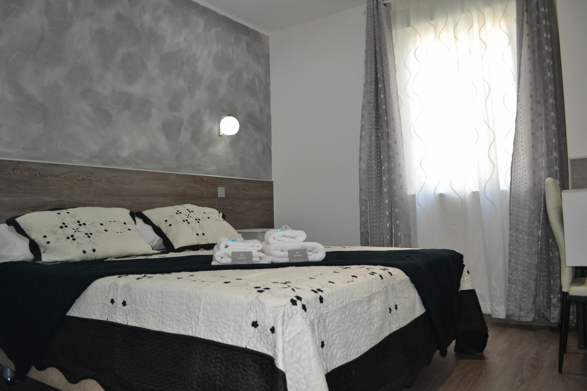 Hostal Meyra Madrid Kültér fotó