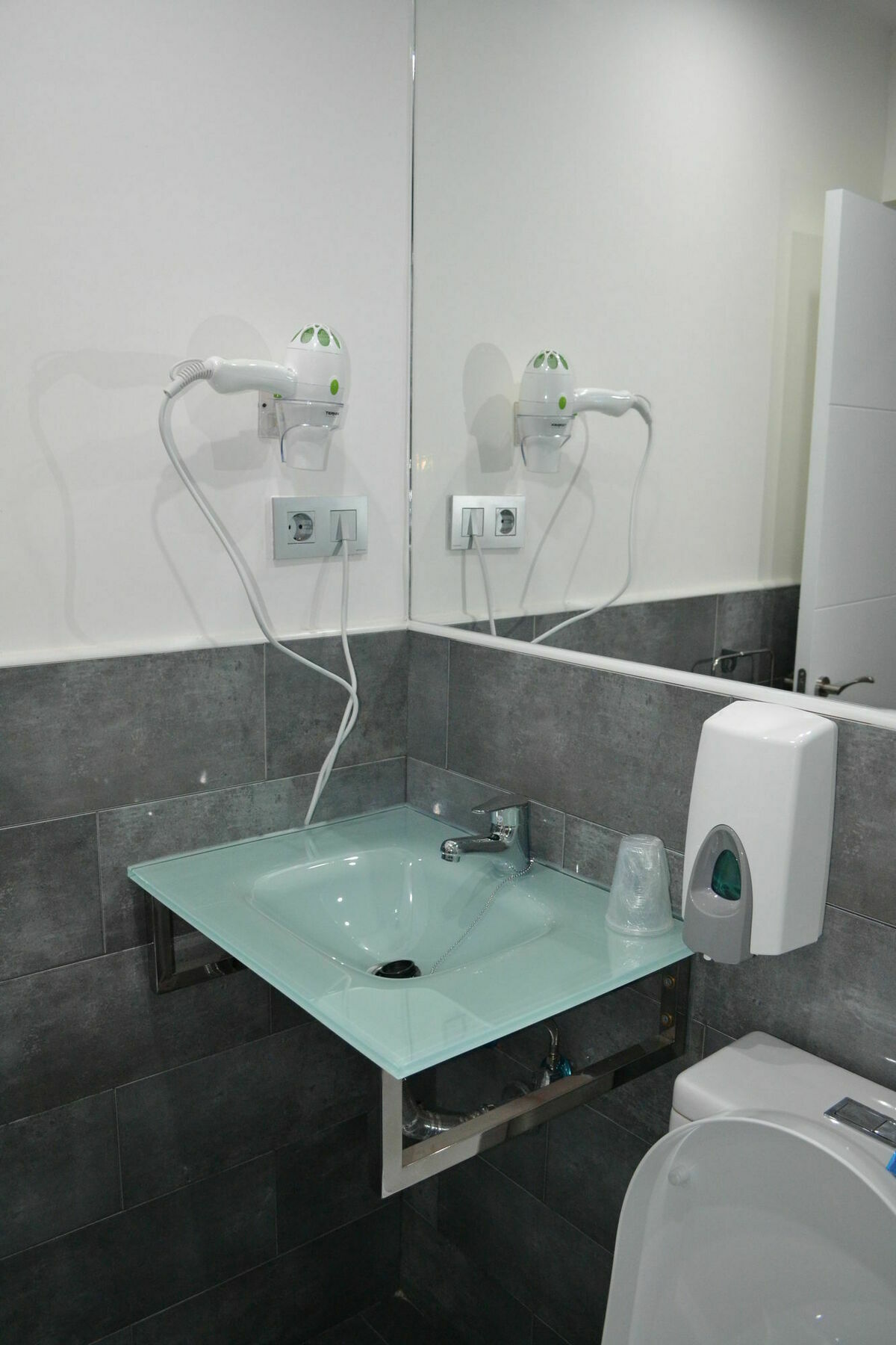 Hostal Meyra Madrid Kültér fotó