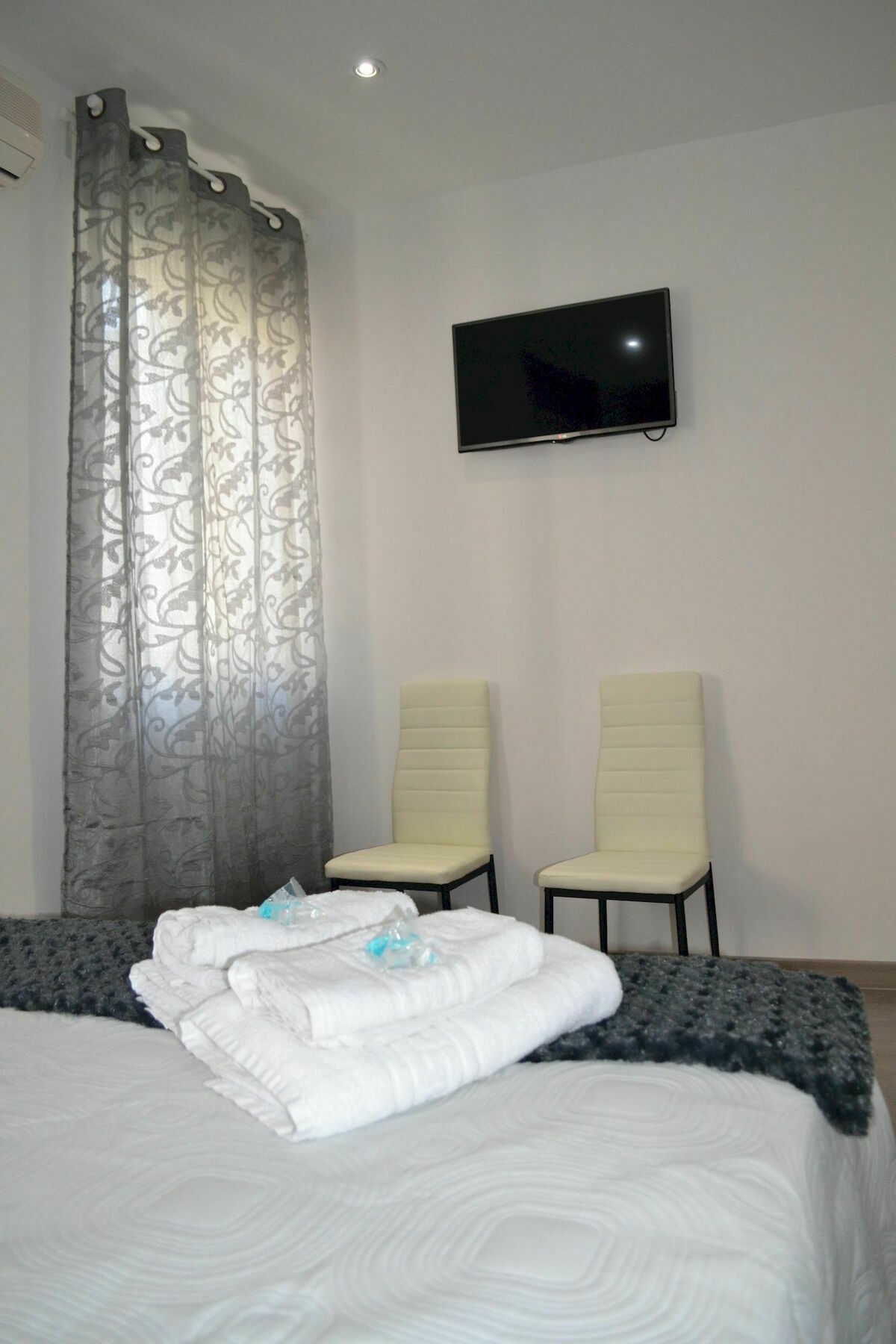 Hostal Meyra Madrid Kültér fotó