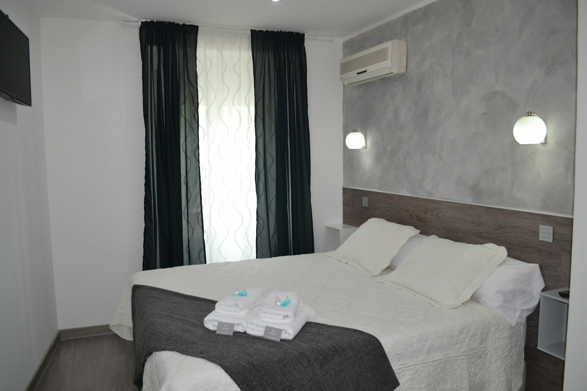Hostal Meyra Madrid Kültér fotó