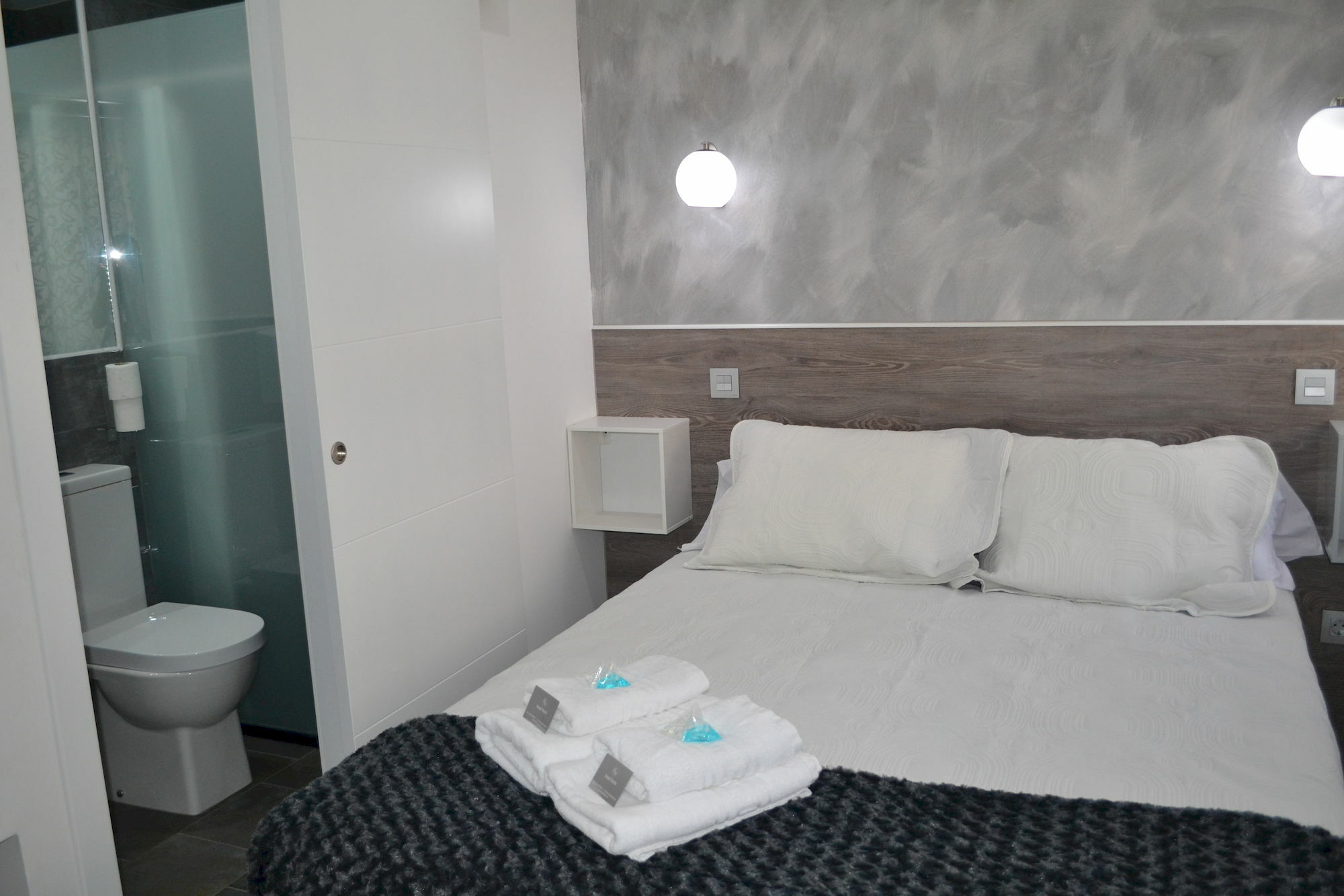 Hostal Meyra Madrid Kültér fotó